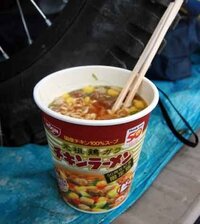 立て箸 仏箸について 今日仕事の休憩中にカップラーメンを食べていて 途中 Yahoo 知恵袋