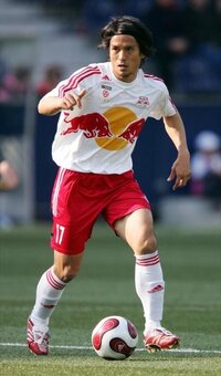 日本代表の元キャプテン宮本恒靖さんと現キャプテンの長谷部が対談しましたが Yahoo 知恵袋