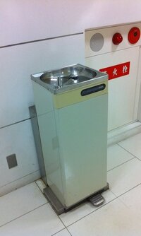 この 水飲み機 の正式名称を教えて下さい 冷水機 器 Orウォータ Yahoo 知恵袋