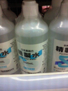 薬局のソフトコンタクト洗浄液コーナーに精製水がありますが これはソフトコ Yahoo 知恵袋