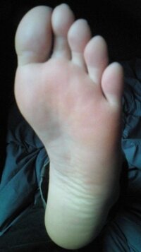 恥ずかしい この足の裏 汚いですか Yahoo 知恵袋