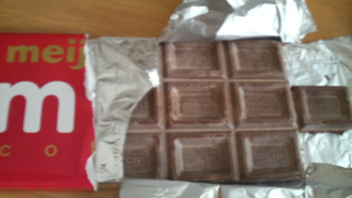 昨日スーパーで購入したチョコレートですが 初めて購入したミルクチョコレー Yahoo 知恵袋