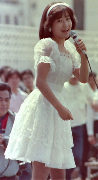 岡田有希子のように自殺したらファンの後追い自殺があるのは はじめての出来 Yahoo 知恵袋