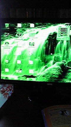 Pcの画面が緑一色に 困っております 使用してるpcは Wi Yahoo 知恵袋