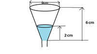数学 相似な図形の問題です。 直径8cm、高さ6cmの円錐の形をした容器があります。
 今この容器に2cmまで水が入ってます。
 
(1) 容器の容積を求めなさい。
 
(2) 水が入っている部分と容器は相似です。
その相似比を求めなさい。
 
(3) 容器に入っている水の体積を求めなさい。
 
(4) 0.8の3乗がおよそ0.5であることから
容積の半分の量の水を入れ...