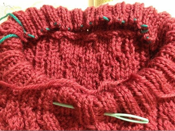 棒編みで セーターのダブル襟のまつり方 セーターを編んでいて Yahoo 知恵袋