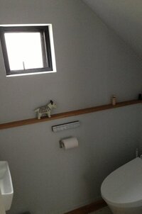 階段下のトイレ 換気扇はつけていますが 時折こもったような臭いがして悩んでいます 教えて 住まいの先生 Yahoo 不動産