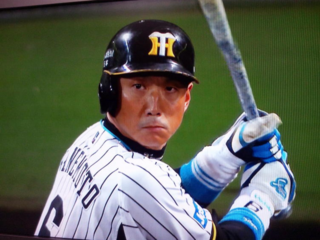 プロ野球選手の木製バットのグリップのところが手袋の手のひらの色が Yahoo 知恵袋