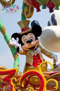 ディズニーランドの新パレードハピネスイズヒアについて質問です Yahoo 知恵袋