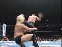 プロレスに詳しい方 武藤のシャイニングウィザードと中邑のボマイェの違いを解説 Yahoo 知恵袋