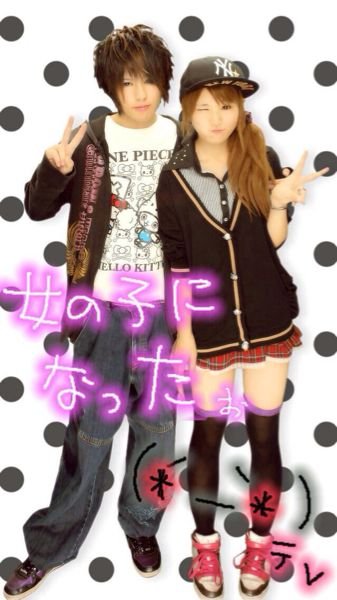 このプリクラの左側自分です。右側は元カノです。元カノ気にしないで 