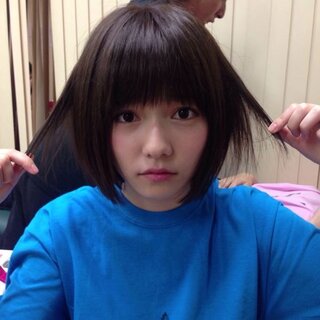 今 写真のような髪型なのですが大人っぽいボブにするにはどうすれば Yahoo 知恵袋