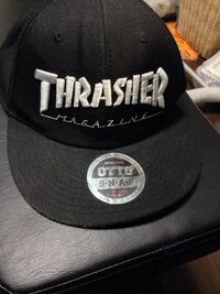 Thrasherのキャップを友人からもらったのですが 街でつけてても恥ずか Yahoo 知恵袋