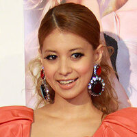 吉川ひなのはizamと結婚しましたが なぜ７ヵ月の早さで破局し Yahoo 知恵袋