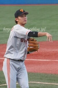 坂本選手が着ているこのアンダーシャツのメーカーはわかりますか 