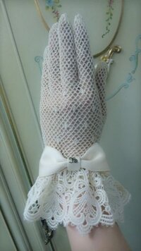 こういった レース糸で編まれた様な手袋はどの様なお店の 何売り場 Yahoo 知恵袋