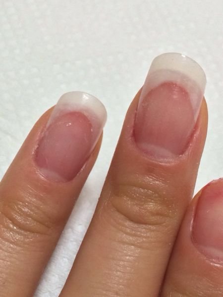 今月ネイル検定2級を受けます。チップラップについて質問ですが、白