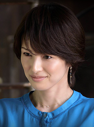 ドラマ昼顔第二話で吉瀬美智子さんの着ていた衣装 写真あり はどこのブランド Yahoo 知恵袋