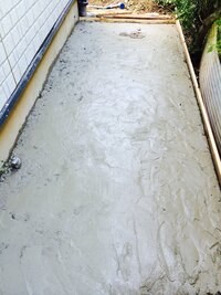 土間打ちをする時 仕上げで平らにするのにはハイモルを使うのですか 外構屋さんの仕 教えて 住まいの先生 Yahoo 不動産