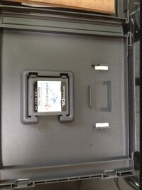 初代DSにもDSライトのようなゲームボーイアドバンス用の差込口の