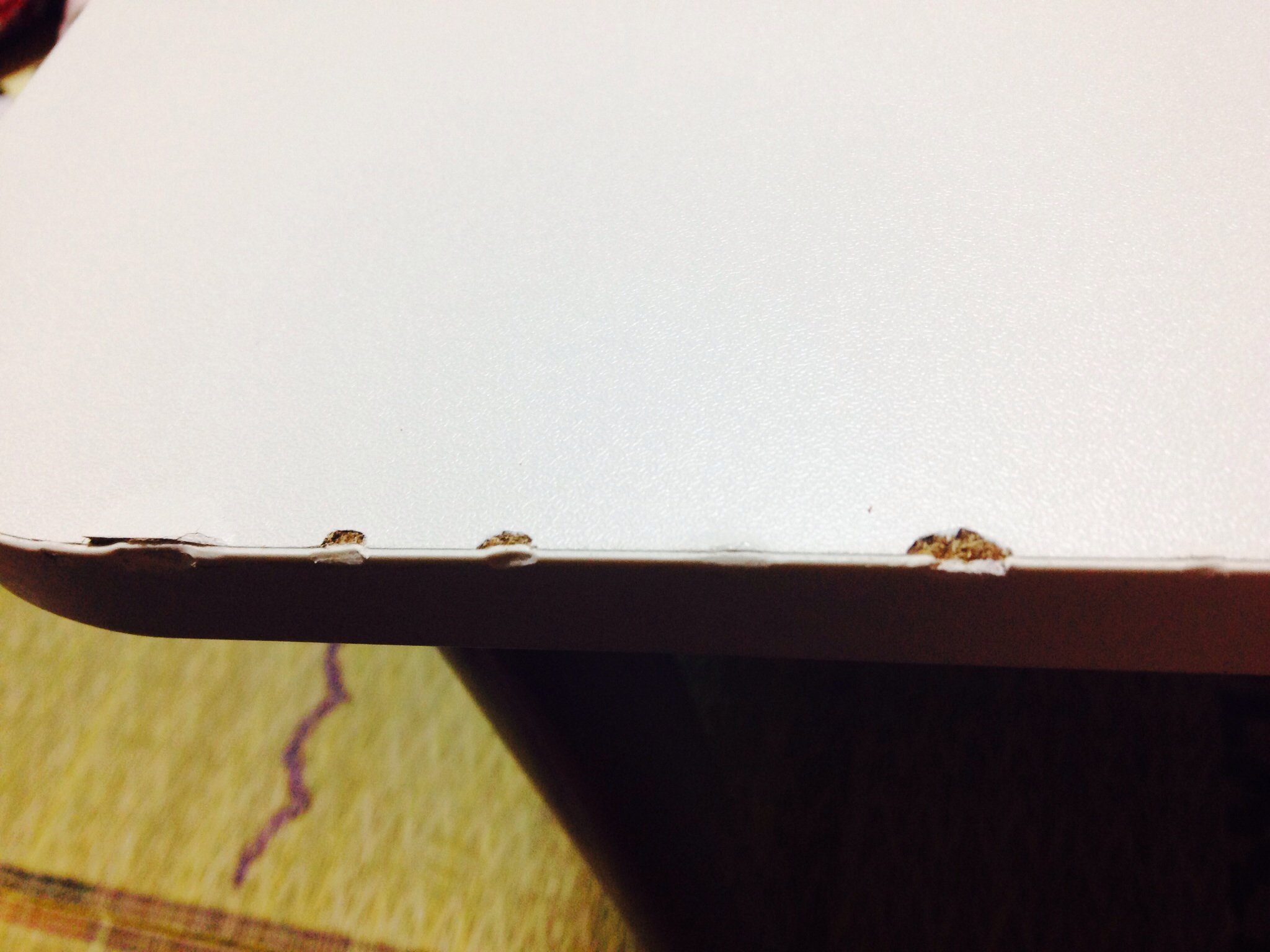 何日か前にニトリでテーブルを購入したのですが、開けると破損してい 