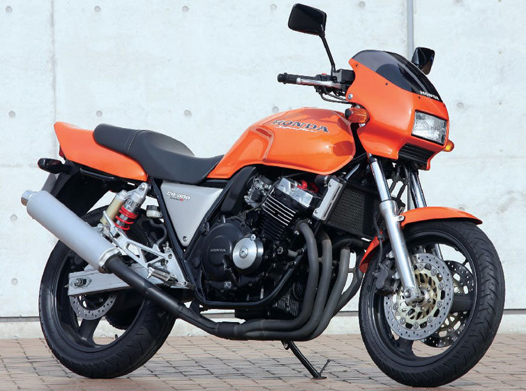 ホンダCB400SFバージョンR(NC31)の角目ライト＆カウルを