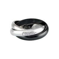 お洒落な方々に質問です。
カルティエのトリニティリングの購入を考えているのですが、このリングは流行り廃りなく永く使えるものでしょうか？
それとも昔流行って今は古いと感じますか？
ご 意見お願い致します。