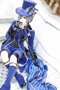 黒執事のシエルのコスプレをしたいのですが 画像と同じ衣装はどこで Yahoo 知恵袋