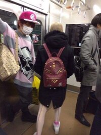 深瀬さんが着ているこの服はセーターですか セーター ニット Yahoo 知恵袋