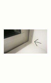 窓枠に付いている画像の薄いプラスチックの板のような物の名称を教えてください Yahoo 知恵袋