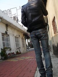 男が履くジーンズの質問です どのくらいお尻が余ってたらいいですか Yahoo 知恵袋