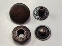 100均で バネホックの打ち具 凸になってる打ち具 は売られて Yahoo 知恵袋