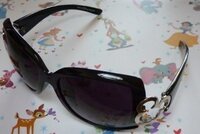 このミッキーのサングラスはディズニーランド シーそれぞれどこで売っているか Yahoo 知恵袋