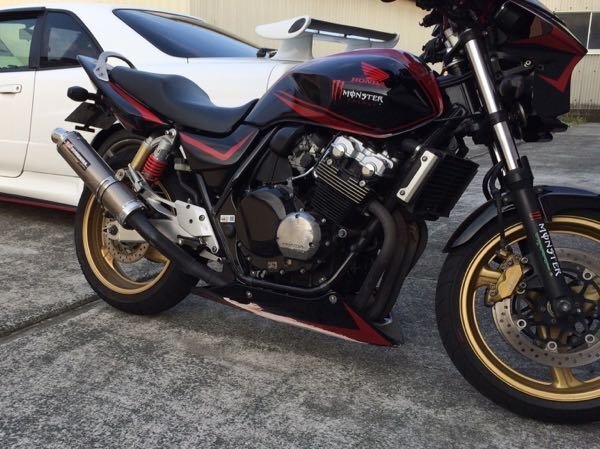 CB400SFアンダーカウルマジカルレーシングのアンダーカウルつ CB400SFアンダーカウルマジカルレーシングのアンダーカウルつ