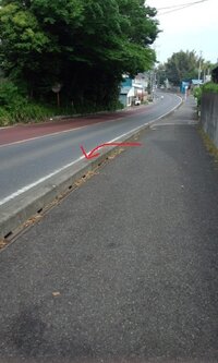 歩道がこんなに広いのに自転車は車道の白線の内側の狭い所を通らなきゃならない Yahoo 知恵袋