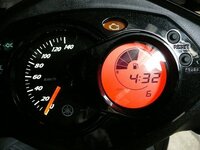 シグナスXse44jのデジタルメーターの色は変えられますか