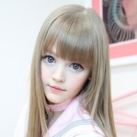 ダコタ ローズ リアルバービー は カラコンですか 全部が整形だす Yahoo 知恵袋