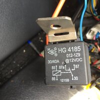 エアサスリレーについてなのですが、リレーとコンプレッサー