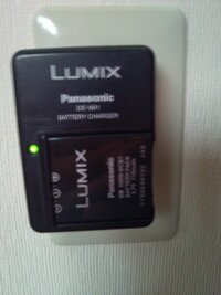 デジカメの充電器が、点滅していて充電できません。故障でしょ