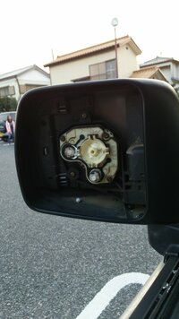 車のサイドミラーが電柱にぶつかり 割れてしまい 路駐出来る場所がなく中の部 Yahoo 知恵袋