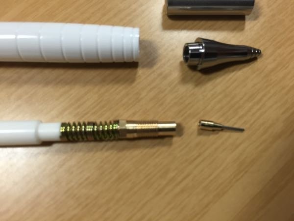 シャーペンのオレンズが壊れました。修理の仕方わかりますか