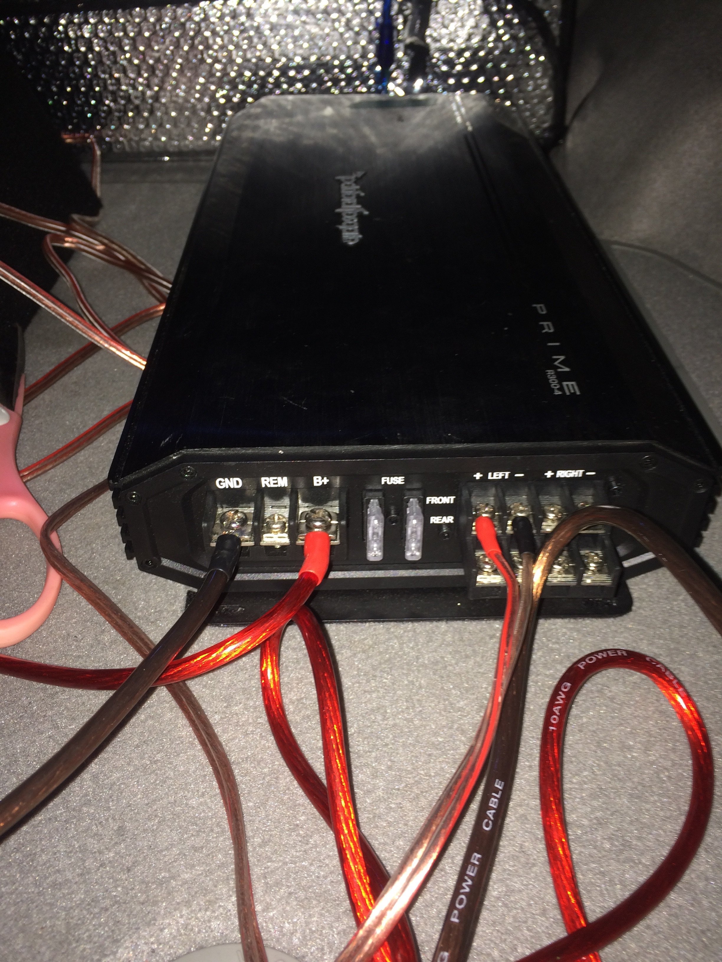 ロックフォードプライムR300-4のアンプを取り付けしたのですがアンプ