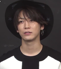 こちらの亀梨和也さんのハットのブランドを知りたいです 一目惚れで 探して Yahoo 知恵袋