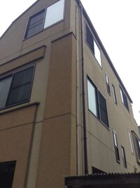 長い配管の作り方 左のエアコンの配管が長いですが 途中で繋いでるところ Yahoo 知恵袋