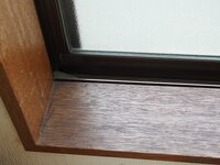 アルミサッシと木枠との間に3 ほどの隙間が空いていて ここから風が入ってきて寒い 教えて 住まいの先生 Yahoo 不動産
