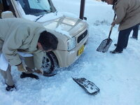 女性の方に質問です 車が雪やぬかるみや砂地にはまった経験ってあり Yahoo 知恵袋