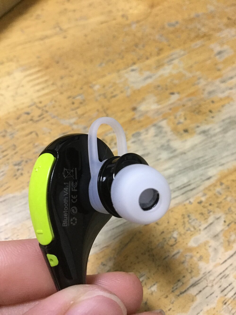 Bluetoothイヤホン Qy7 を購入したのですが 付属のイヤーフック Yahoo 知恵袋