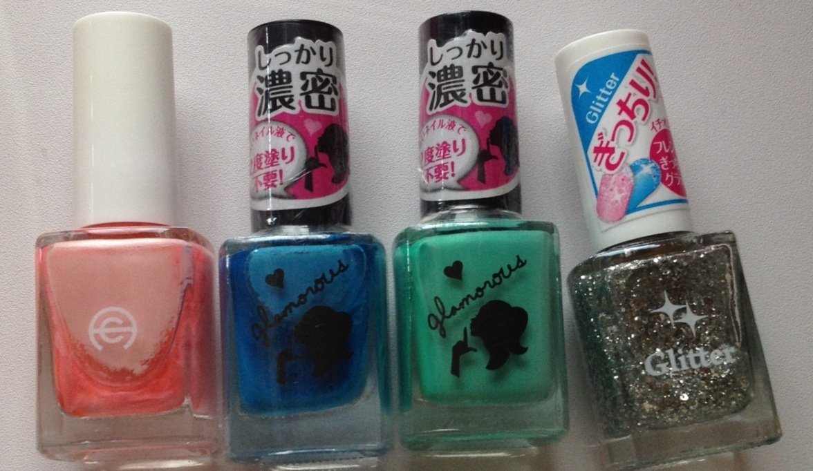 これは 100均で買ったマニキュアです どこの100均かは覚えていません Yahoo 知恵袋