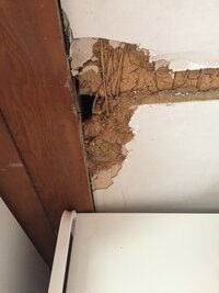 土壁の補修について 教えてください 押入れの中板を自分で外してみた結果 壁が崩れ 教えて 住まいの先生 Yahoo 不動産