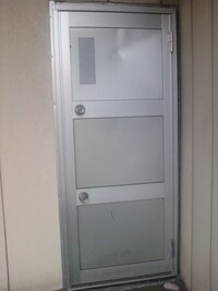 神聖かまってちゃんのみさこはなぜドアノブを舐めてるんですか 詳しく Yahoo 知恵袋